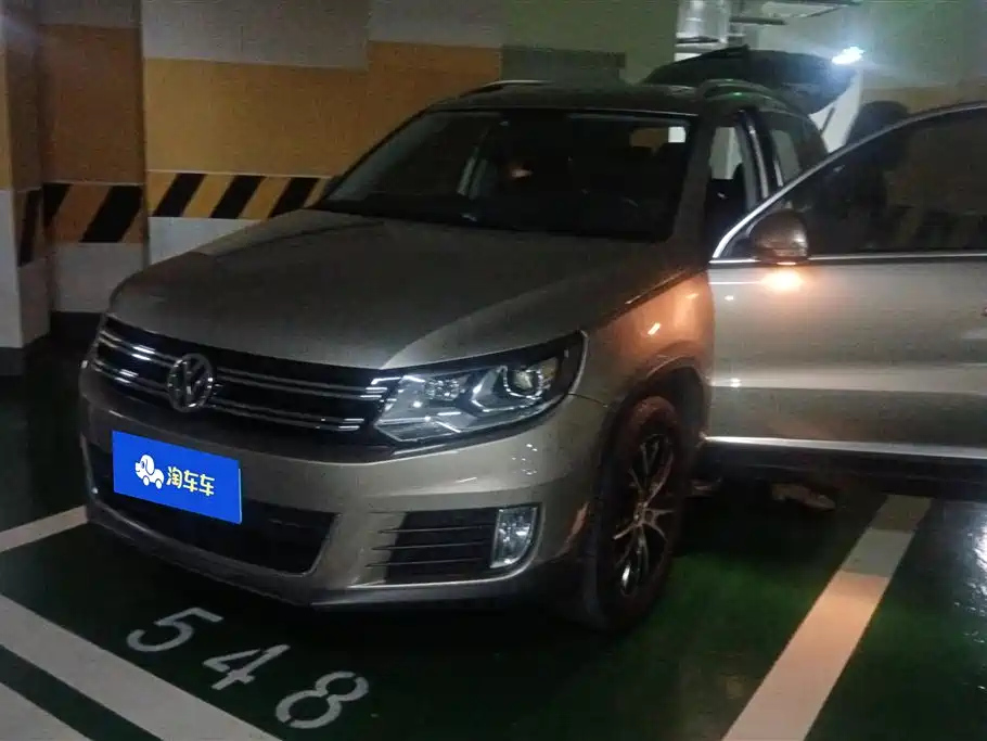 VOLKSWAGEN TIGUAN