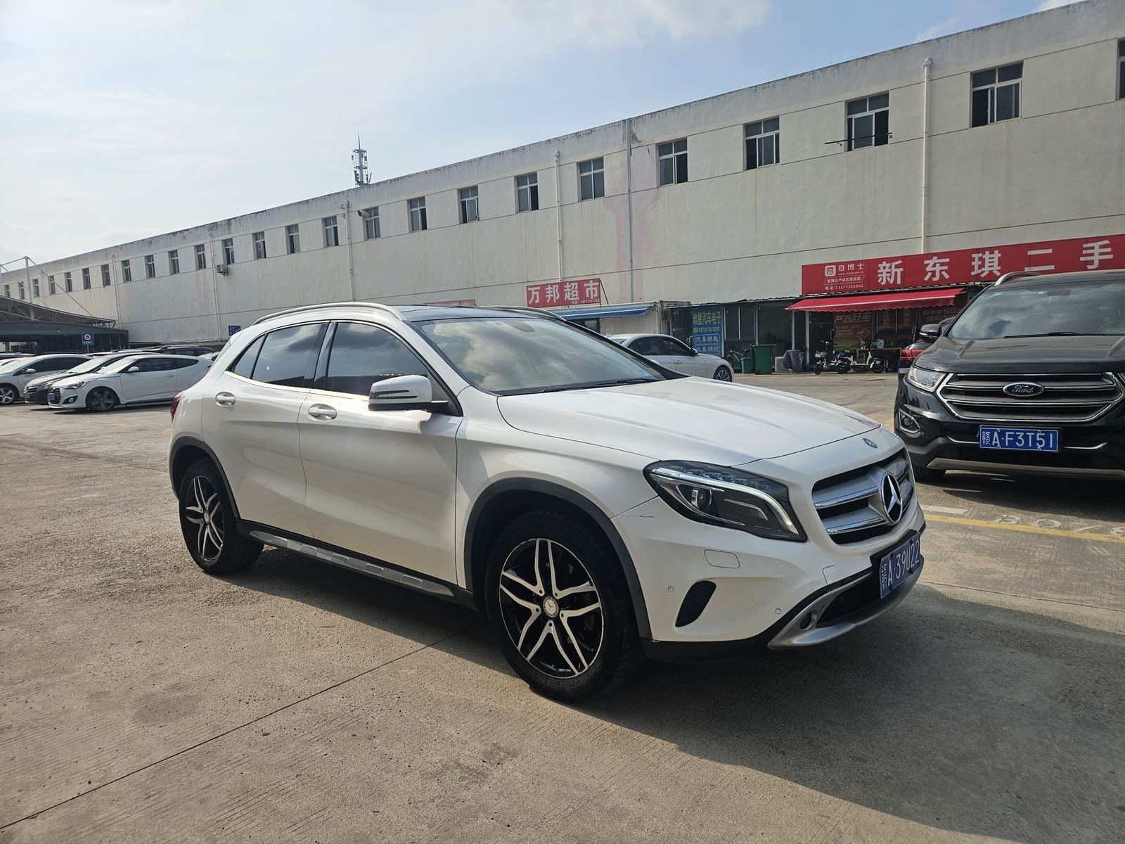 MERCEDES BENZ GLA