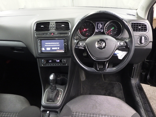 VOLKSWAGEN POLO 2015