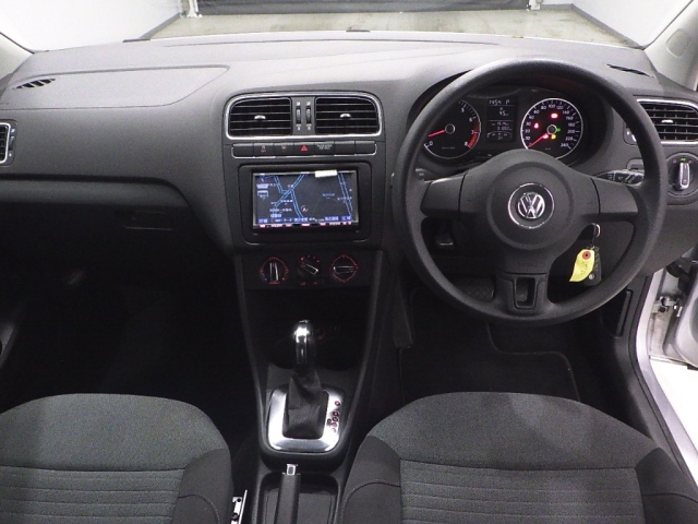 VOLKSWAGEN POLO 2011