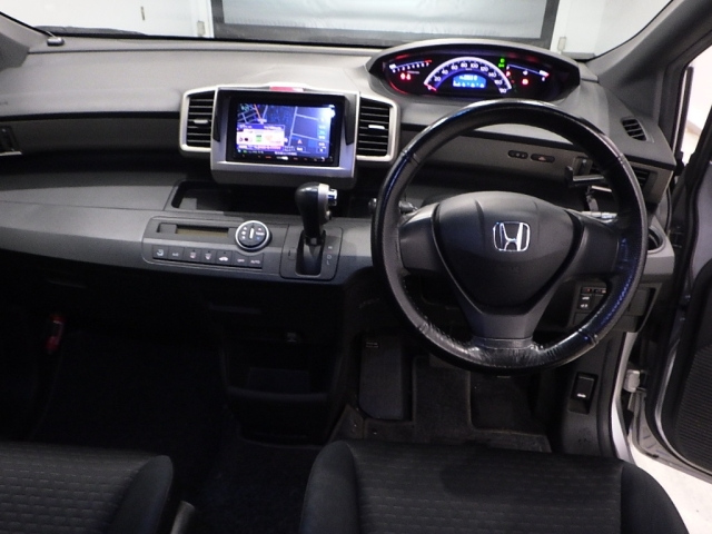 HONDA FREED 2010