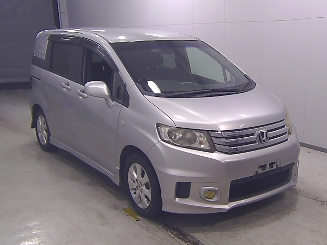 HONDA FREED 2010