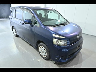 TOYOTA VOXY 2009