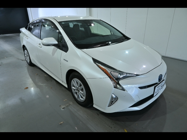 TOYOTA PRIUS 2017