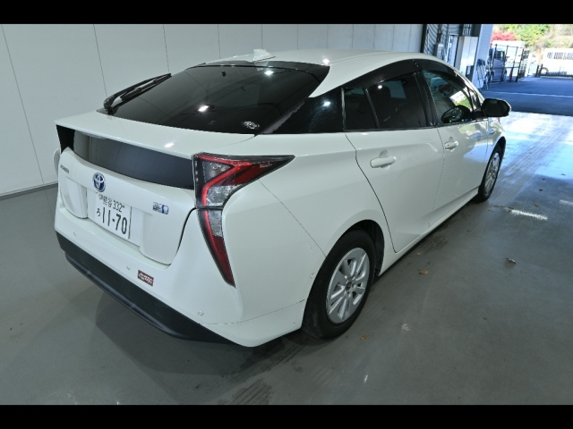 TOYOTA PRIUS 2017