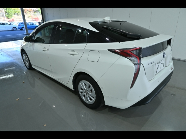TOYOTA PRIUS 2017