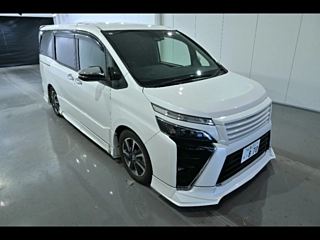 TOYOTA VOXY 2021