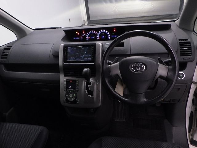 TOYOTA NOAH 2008