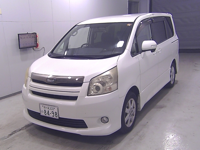 TOYOTA NOAH 2008