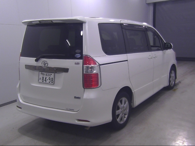TOYOTA NOAH 2008