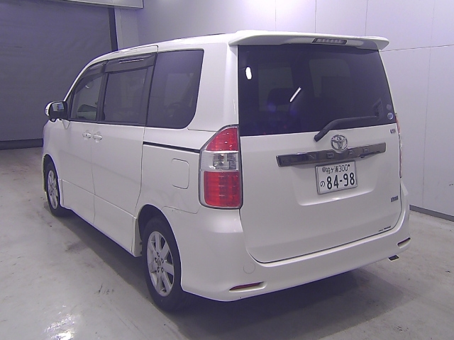 TOYOTA NOAH 2008