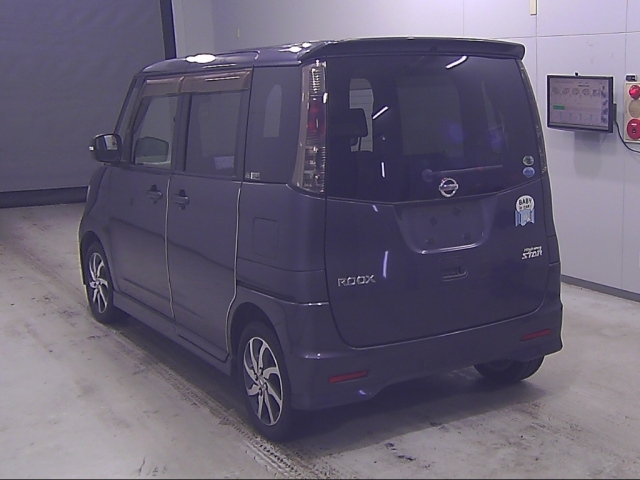 NISSAN ROOX 2011