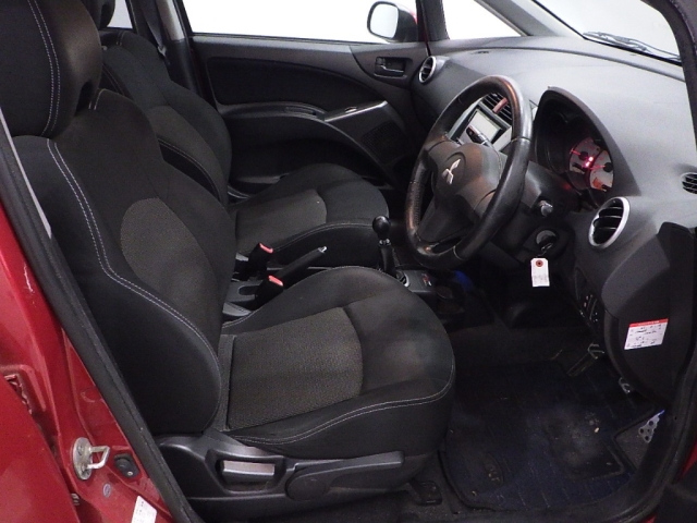 MITSUBISHI COLT 2011