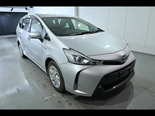 TOYOTA PRIUS ALPHA 2015