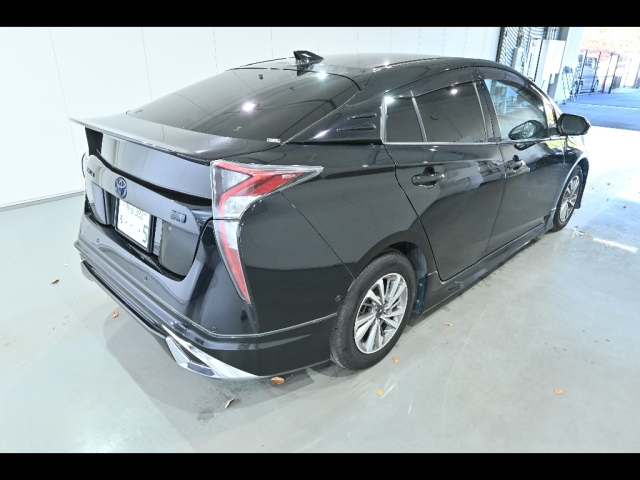 TOYOTA PRIUS 2016
