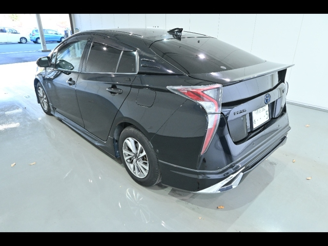 TOYOTA PRIUS 2016