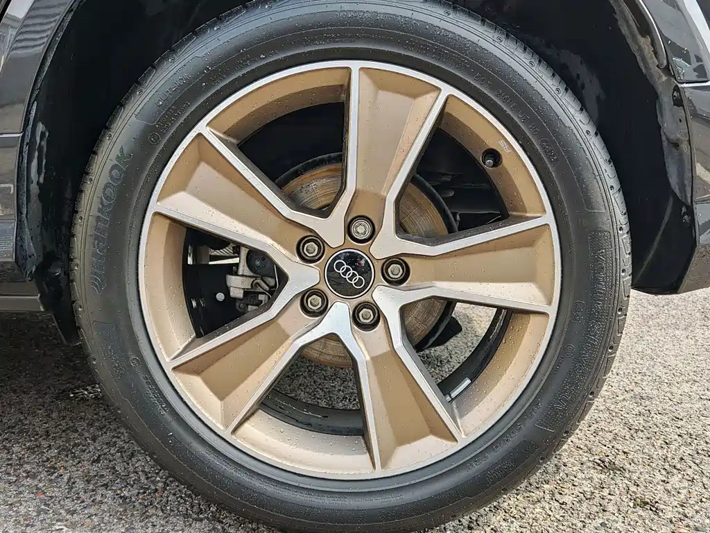 AUDI Q2L 2024