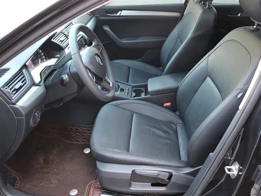 SKODA SUPERB 2019