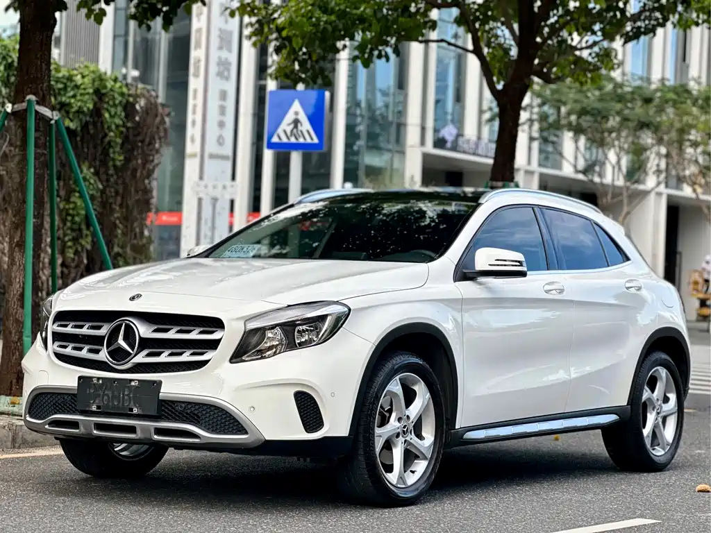 MERCEDES BENZ GLA 2019