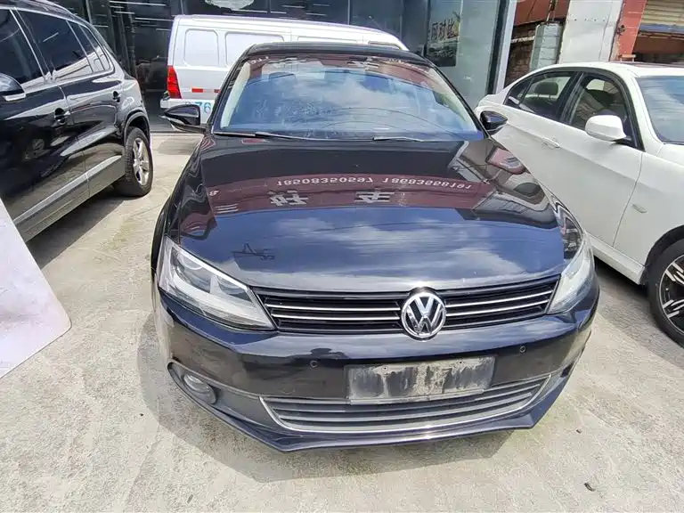 VOLKSWAGEN SAGITAR 2014
