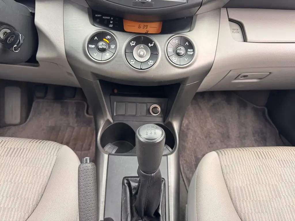 TOYOTA RAV4 RONGFANG 2011