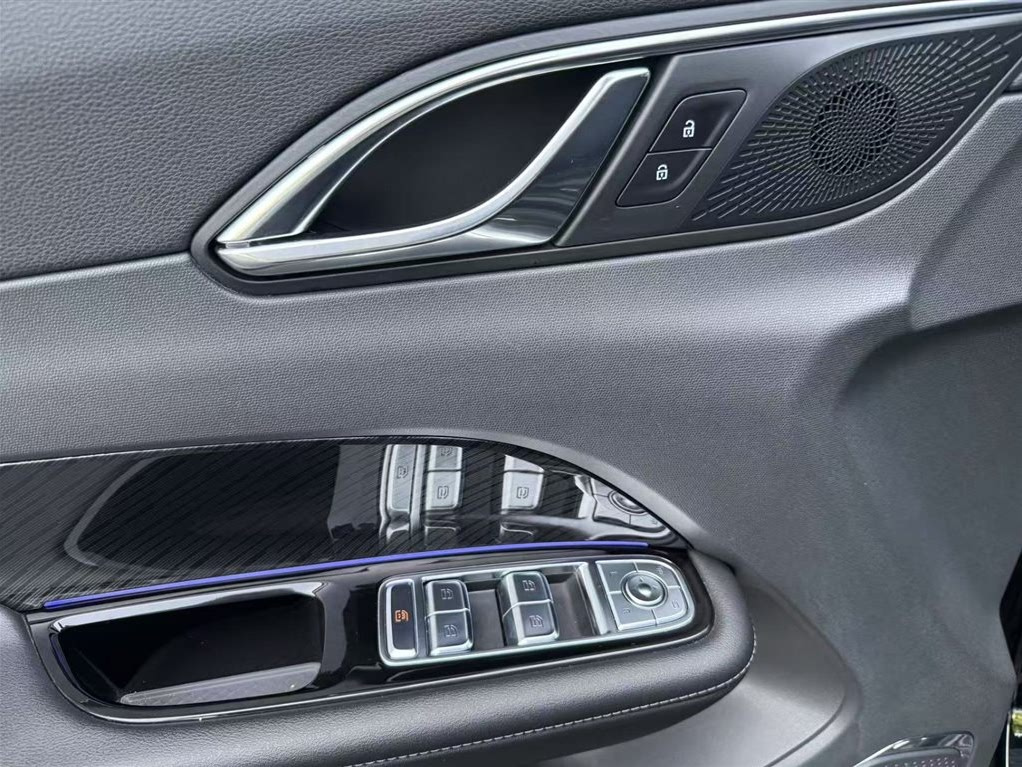 HONGQI HS3 PHEV 2024