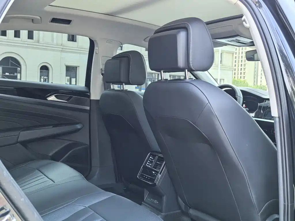 VOLKSWAGEN PASSAT 2025