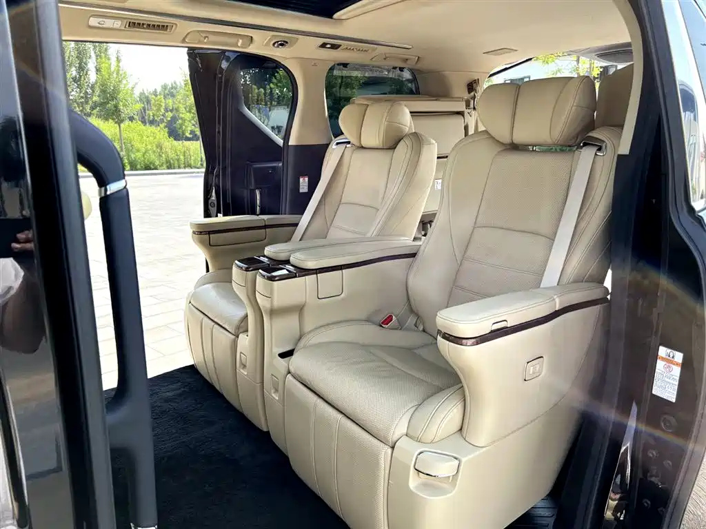 TOYOTA ALPHARD 2017