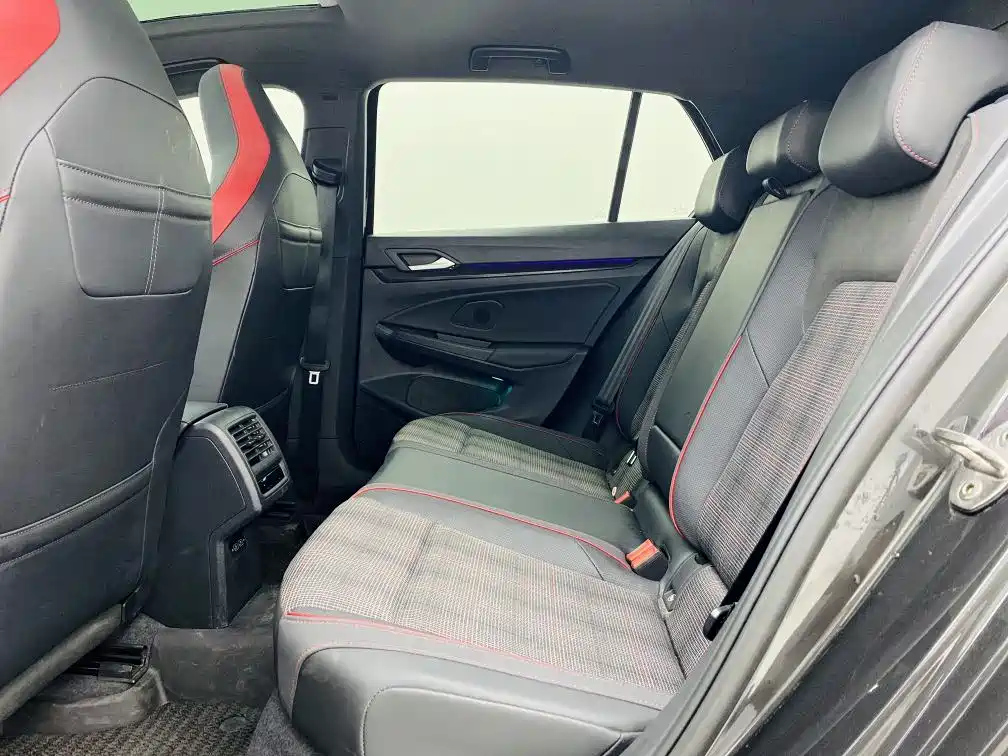 VOLKSWAGEN GOLF 2021