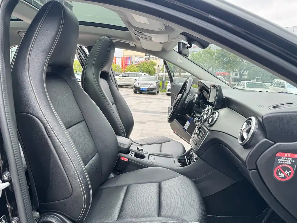 MERCEDES BENZ GLA 2015