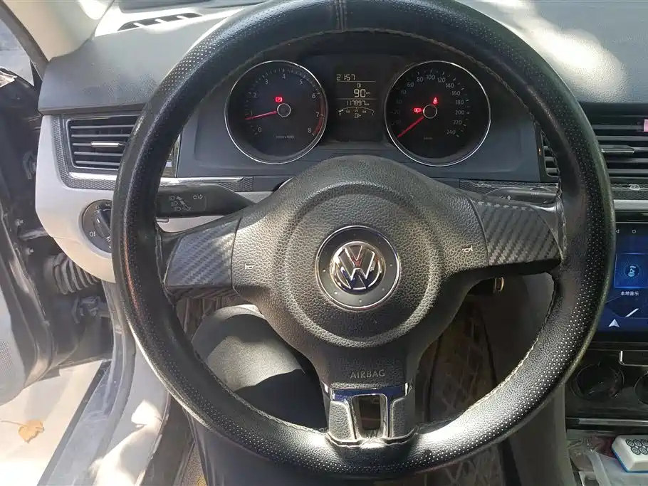 VOLKSWAGEN BORA 2014