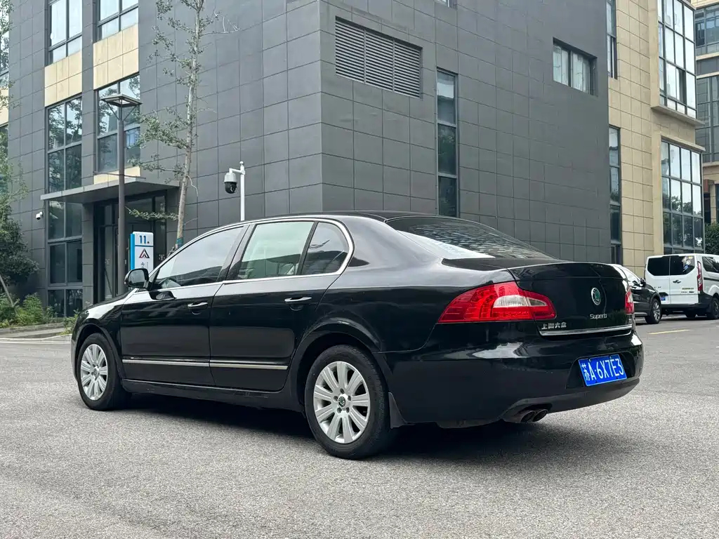 SKODA SUPERB 2012