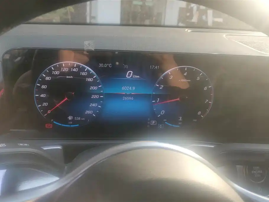MERCEDES BENZ GLB 2021