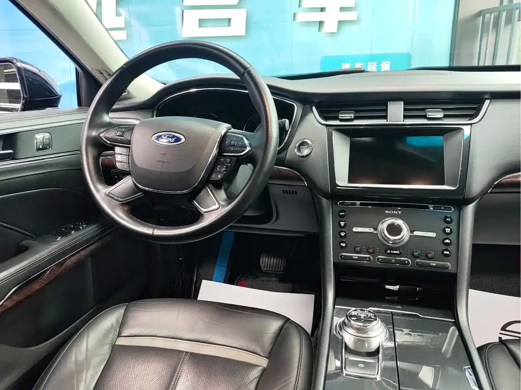 FORD TAURUS 2017