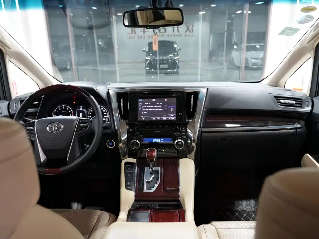TOYOTA ALPHARD 2018