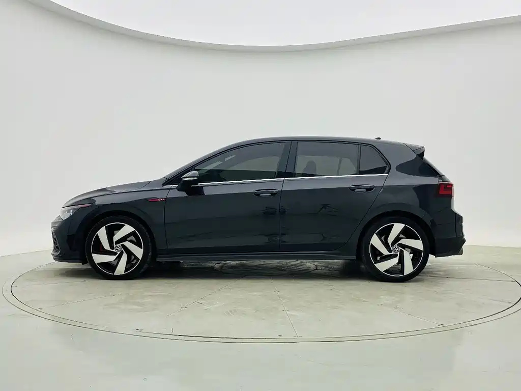 VOLKSWAGEN GOLF 2021