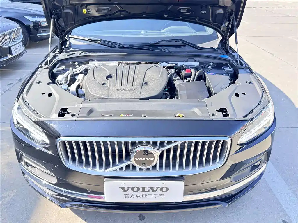 VOLVO S90 2025