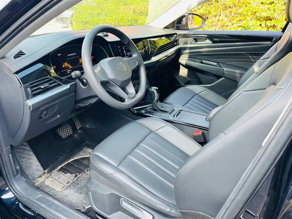 VOLKSWAGEN PASSAT 2022