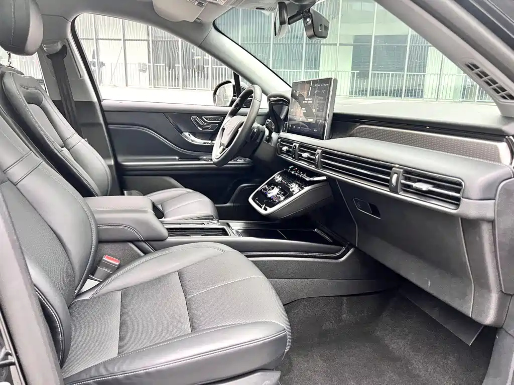 LINCOLN ADVENTURER 2022