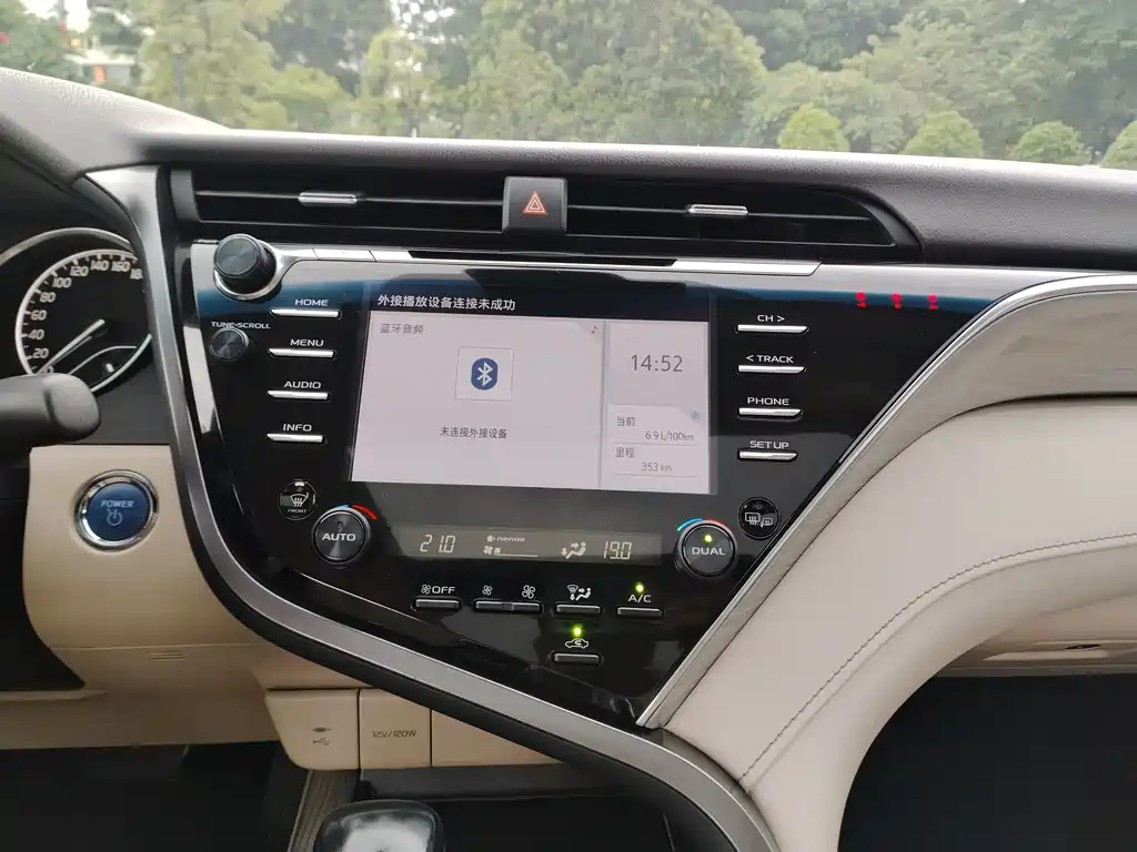 TOYOTA CAMRY 2019