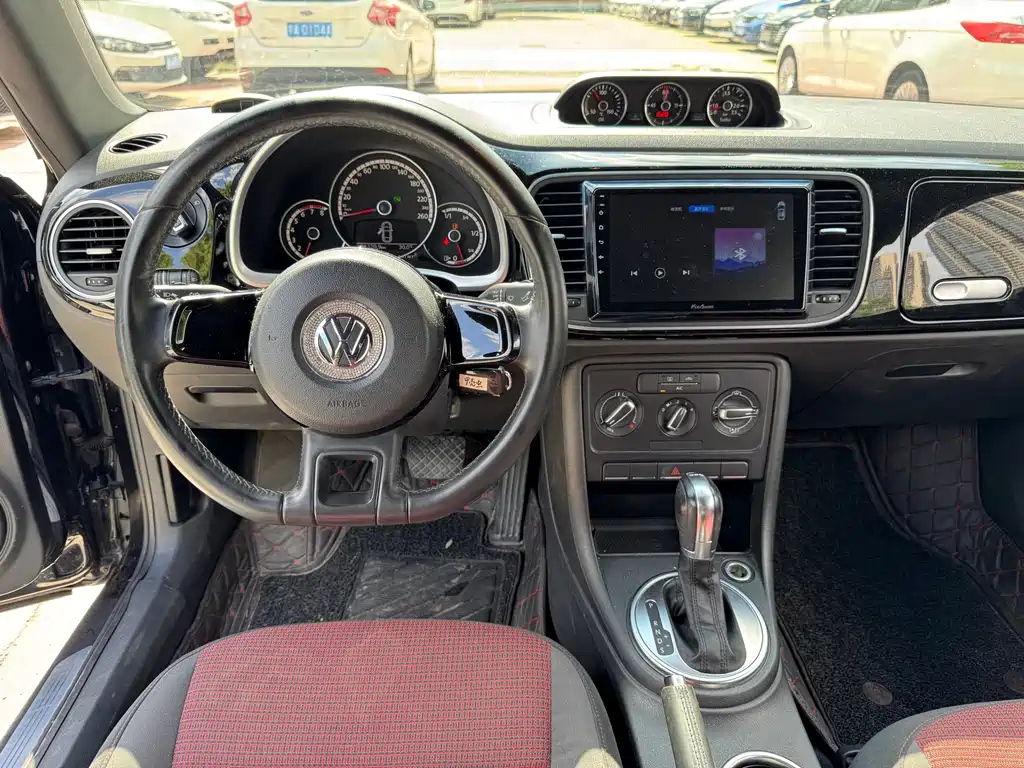 VOLKSWAGEN BEETLE 2014