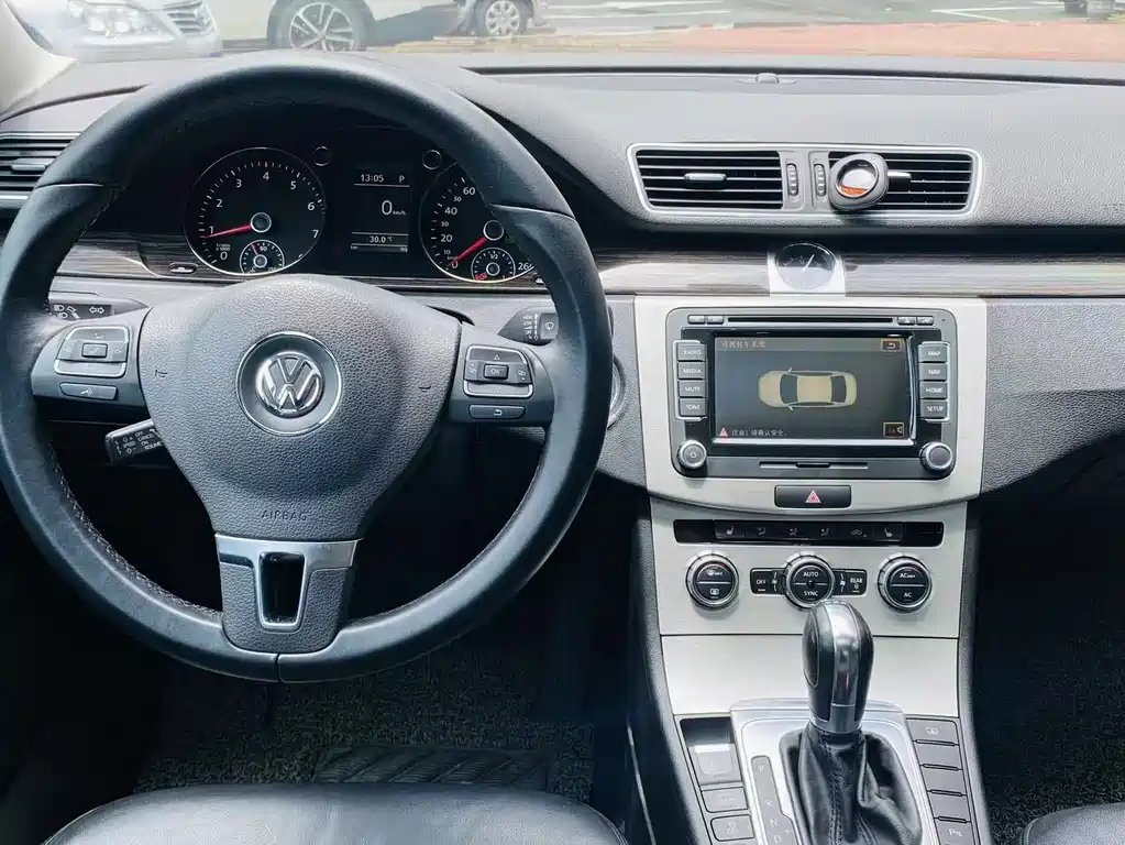 VOLKSWAGEN MAGOTAN 2012