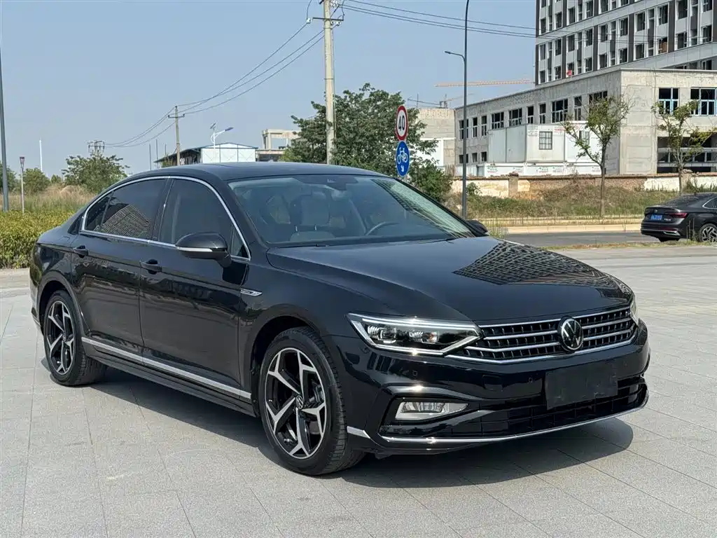 VOLKSWAGEN MAGOTAN 2023