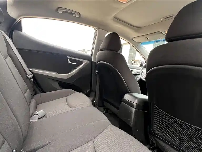 HYUNDAI ELANTRA 2012