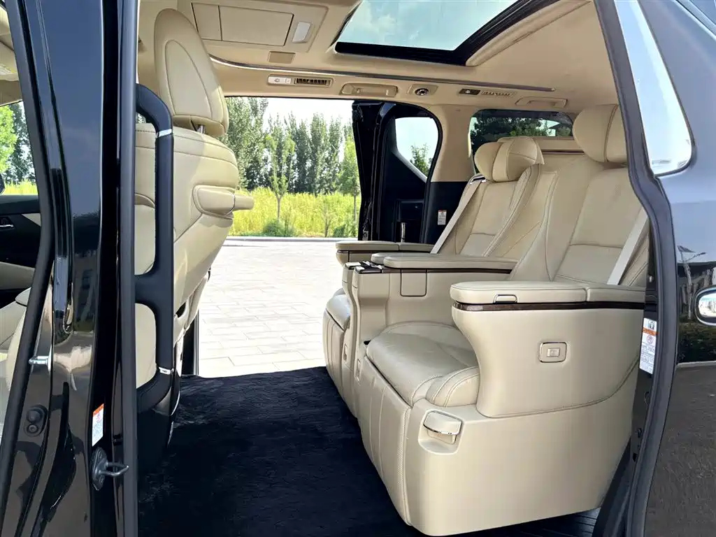 TOYOTA ALPHARD 2017