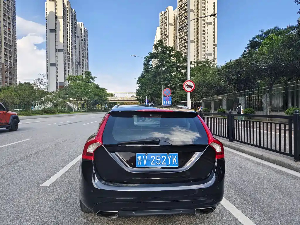 VOLVO V60 2014