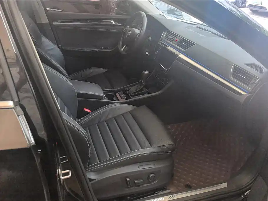 SKODA SUPERB 2019