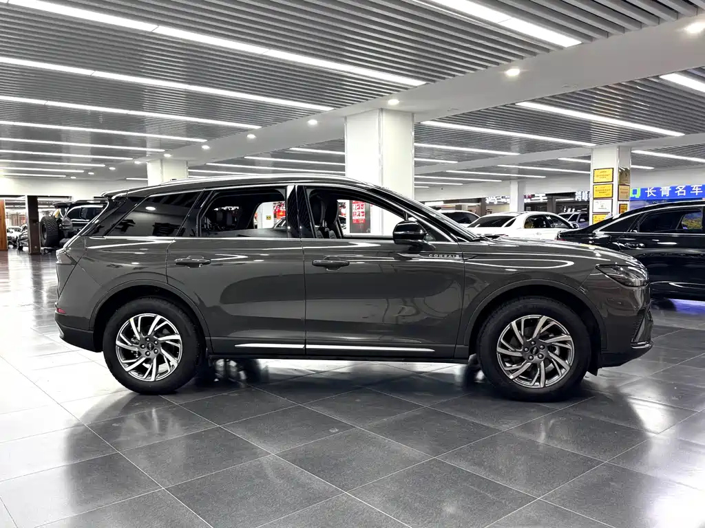 LINCOLN ADVENTURER 2023