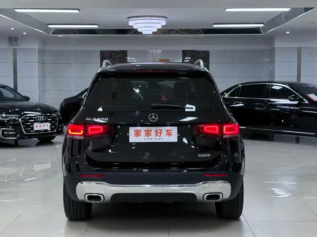 MERCEDES BENZ GLB 2023
