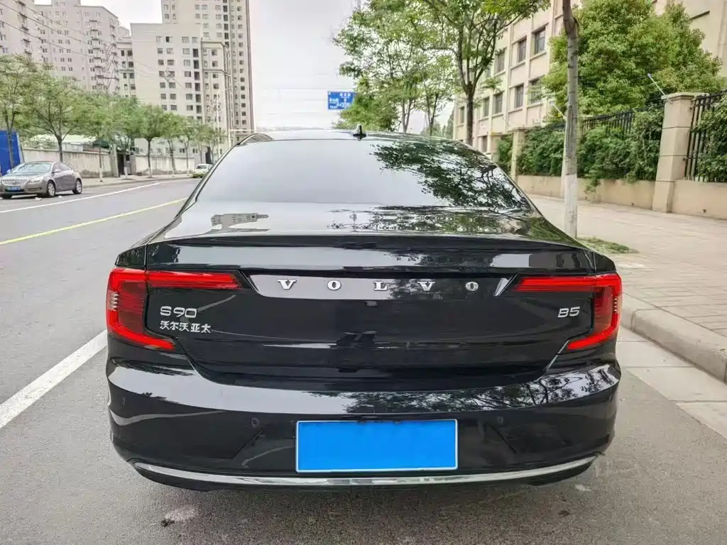 VOLVO S90 2023